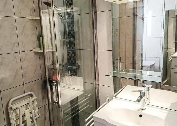 2 Avec Balcon, Garage Et Parking - Proche Des Thermes